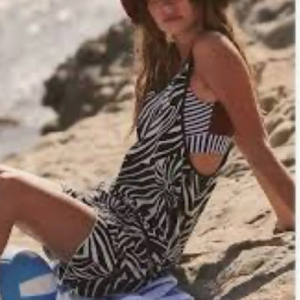 🌺HP🌺NWT FREE PEOPLE HOTSHOT ROMPER SHORTS